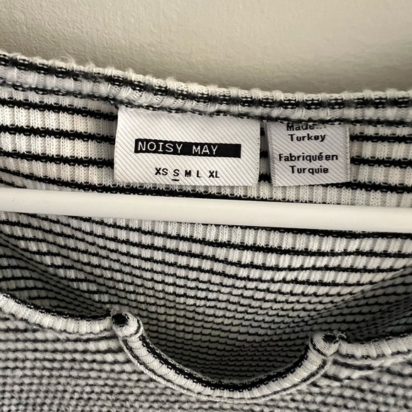 ‘Noisy Map’ Top - Picture 3 of 3